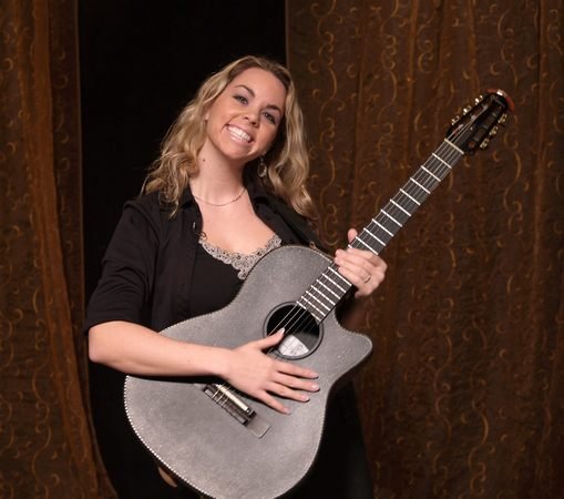 jocelyncelayaradicalclasicalguitaristandvocalist.jpg